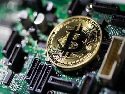 Bitcoin tumbles nearly 8% as new coronavirus variant shakes markets