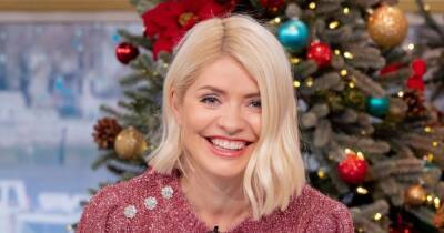 Holly Willoughby shares makeup free photo from her bed during This Morning break
