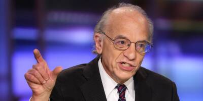 Wharton professor Jeremy Siegel says bitcoin has replaced gold as an inflation hedge for millennials