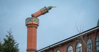 Mosque tower in danger of collapsing as it's battered by strong winds from Storm Eunice in Oldham