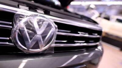 Volkswagen does not see chip shortage ending this year