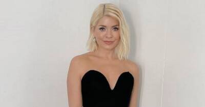 Holly Willoughby commands attention in 'sizzling' corset dress on ITV Dancing on Ice