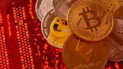 Bitcoin falls below $26,000, tether briefly edges down from $1 peg