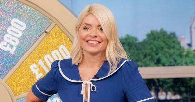 This Morning's Holly Willoughby looks completely different as she poses for wet hair selfie