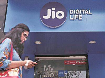 Top Headlines: Windfall tax revision, Jio's purchase of 700 MHz, and more