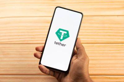 Crypto Market Dumps as Coinbase Set to Suspend Tether USDT and Dai Stablecoins for Canadian Users – What’s Going On?